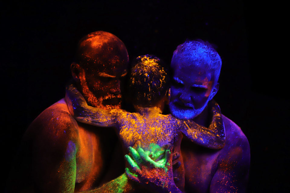 Luz e maquiagem neon